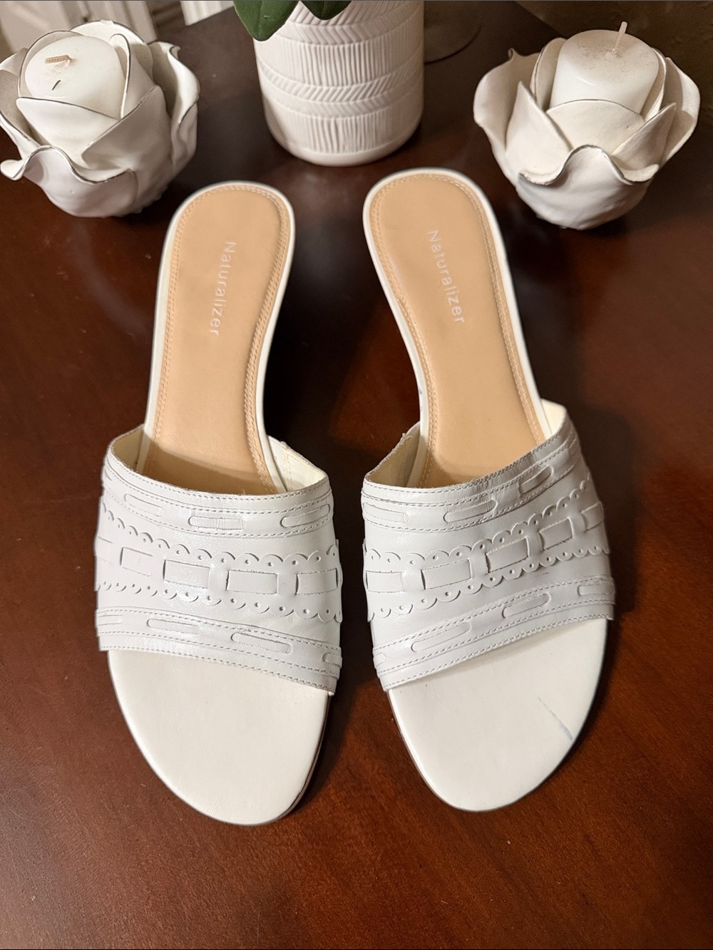 Naturalizer Ivory Leather Slide Mules Size 9.5M Sandals with Heel